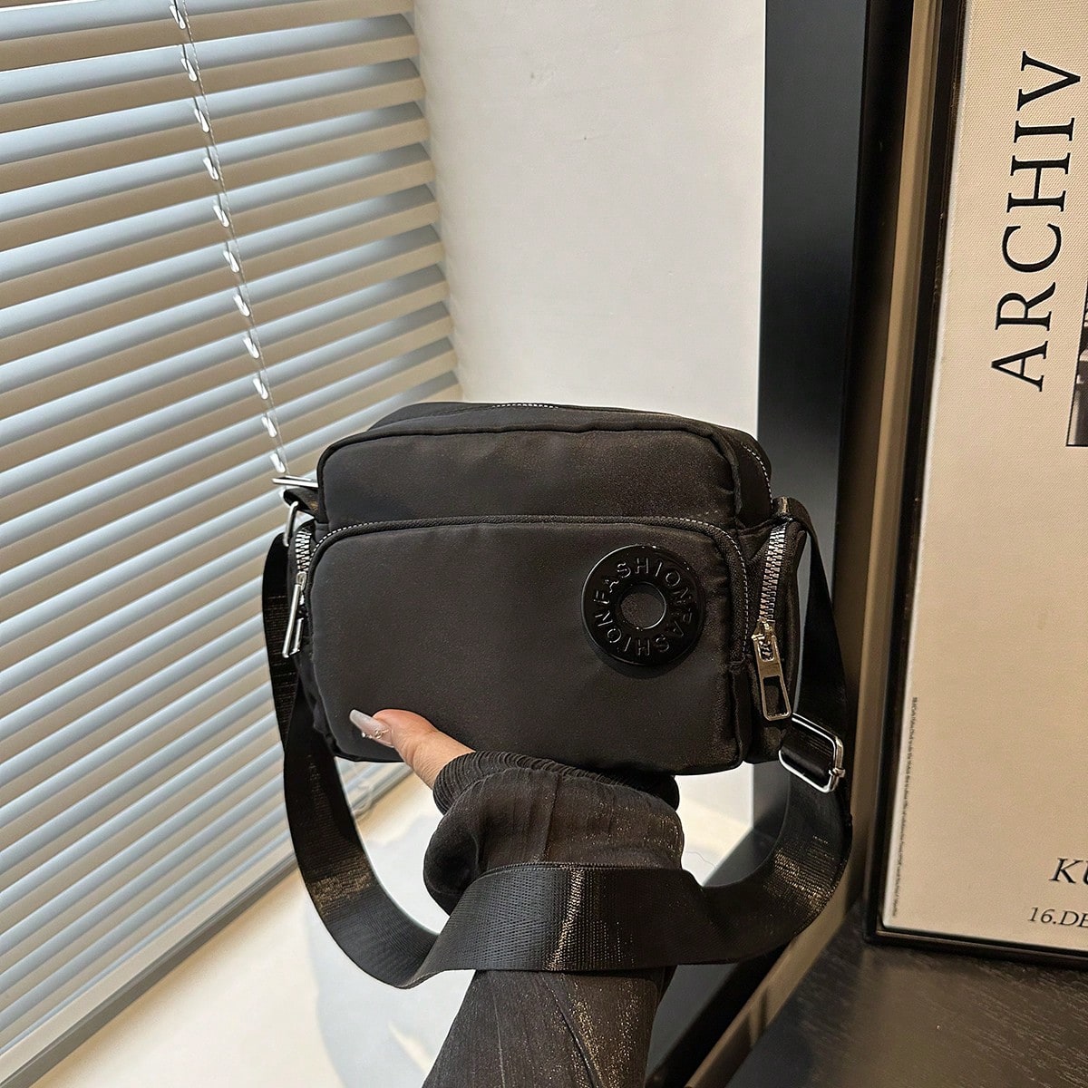 Mini Crossbody Coin Purse, Fashion Classic Clown Solid Color Nylon Fabric Letter Decor Design Shoulder Bag, Zipper Closure, Multi-Pocket Casual Bag, Suitable For Outdoor Sports, Travel, Shopping, Commuting, Parties, Dates And Other Occasions, Women Fashion Handbag