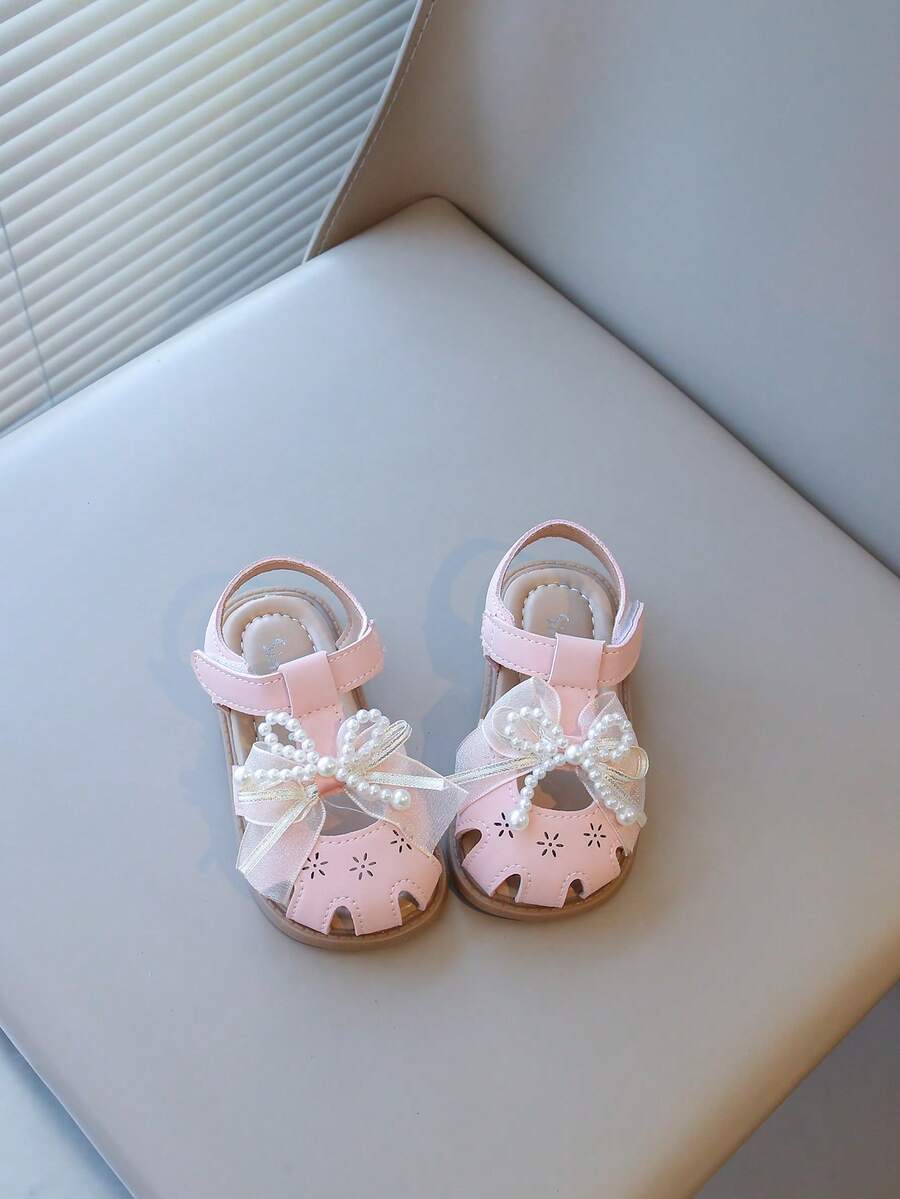 Giày sandal mới cho bé gái có họa tiết trái tim, thiết kế mũi kín, đế mềm chống trượt, nhẹ và thoải mái cho mùa hè