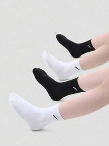 10/20 par białych i czarnych, elastycznych skarpet sportowych do połowy łydki dla dzieci, wygodnych i modnych, odpowiednich na każdą porę roku, do noszenia na co dzień i do szkolnego mundurka - Wielokolorowe - Zobacz 8