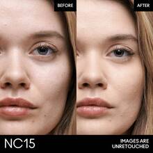 MAC M.A.C Studio Fix Fluid SPF 15 24小时哑光粉底液 + 控油，蕴含80%滋养精华，SPF15防晒 - NC15 - 查看 5