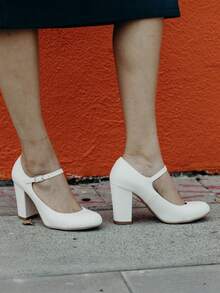 Women's White Wine Rose Gold Black Taupe Beige Grey Lipstick Natural Snake Mary Jane Pumps – Round Toe Ankle Strap Vintage Dress Heels [Size Up Half Size] - 白色 - 查看 5