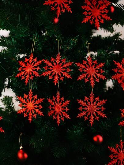Flocons de neige blancs et rouges à suspendre, une variété de couleurs et de styles au choix. Décorations de flocons de neige artificiels pour sapin de Noël, convenant aux rassemblements familiaux, décorations de sapin de Noël, fêtes de Noël et du Nouvel An, décorations de Noël, décoration de chambre hivernale