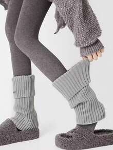 1 par de calentadores de piernas de invierno para mujer - Diseño elástico acanalado suave con decoración de hebilla de hierro, cobertura cómoda tipo calcetín para vaqueros y botas, estilo elegante y sencillo, accesorio para clima frío, ajuste ceñido y cómodo, construcción de tela suave, ropa de temporada de moda, un imprescindible para las mujeres fashionistas.