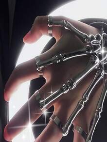 Exaggerated Personalized Skeleton Bone Exterior Skeleton Bracelet, Flexible Movable Joints Adjustable Unisex Bangle