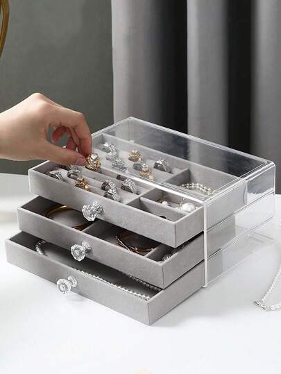 1 st elegant smyckeslåda med 3 våningar och lådor - Rektangulär örhängeshållare i tyg, dammtät display, perfekt heminredning. Lämplig för både män och kvinnor. Sammetslådorna är estetiskt och av hög kvalitet. Fina kristallknoppar ger enkel åtkomst till de 3 facken för att prydligt organisera örhängen, halsband och ringar.