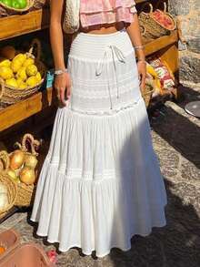 女士高腰白色蕾丝拼接长款泡泡裙，波西米亚风，适合音乐节、演唱会、派对，也适合年轻女孩日常穿着、海滩度假拍照，是夏季波西米亚风的理想之选。