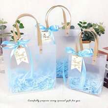 Bolsa de regalo azul + Cinta azul + Colgante de tarjeta + Conjunto de decoración de hierba falsa de imitación, reutilizable, diseño de mano, adecuado para embalaje de regalos de fiesta, recuerdos de boda, embalaje de productos minoristas, cumpleaños, embalaje de recuerdos, regalos románticos y embalaje de regalos para expresar amor, Navidad