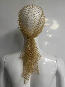 1顶65厘米镶钻女式鸭舌帽，适合夜店佩戴