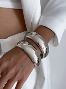 2pcs Fashionable Exaggerated Metal Pattern Bangle Bracelets, Suitable As Gifts For Friends