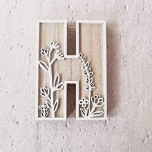1 pieza Ornamento de letra tallada con flores inglesas de madera que se puede colgar. Decoraciones de Acción de Gracias y Navidad. Decoración única para la habitación, arte de pared, decoración de boda, estilo de campo francés. Decoración de madera con flores talladas - Perfecto para el hogar, la cocina o la decoración de la boda - Versátil, adecuado para exhibición en el escritorio