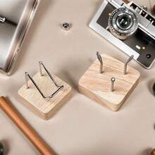 Vintage Holz- und Metall-Mineralienständer, geeignet für Steine, Kristalle und Geoden - elegante Heimdekoration, glatte weiße Basis und tiefdrahtiger blauer Metall - perfektes Geschenk für Feiertage oder tägliche Präsentation, Steinausstellungsbox