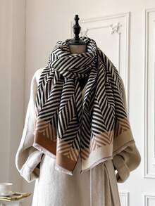 1条优雅几何提花针织围巾，保暖百搭，适合女性，尤其适合空调房、秋冬季搭配连衣裙。
