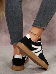 Fall/Winter 1 Pair Women's Fashion Sneakers, Geometric Pattern PU Upper, Lace-Up Closure, Retro Round Toe, Sporty Casual Trainers - Black - View 2