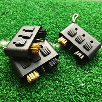 1支装高尔夫球杆清洁刷，三合一多功能高尔夫球杆清洁刷，带登山扣，方便携带，高尔夫球手必备配件