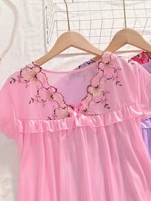 Three-Piece Women's V-Neck Lace Nightgown, Loose Short-Sleeved Ruffled Solid Color Pajamas, Plain Flower Embroidery Contrast Mesh. - 粉紅色+紫色+玫紅色 - 查看 3