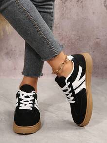 Fall/Winter 1 Pair Women's Fashion Sneakers, Geometric Pattern PU Upper, Lace-Up Closure, Retro Round Toe, Sporty Casual Trainers - Black - View 4