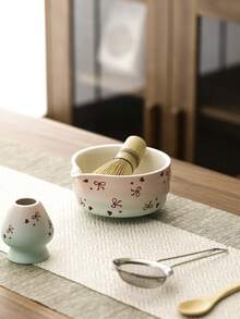 1 套日式泰迪熊图案陶瓷抹茶茶具，包括带壶嘴的抹茶碗、打蛋器、竹勺、滤网，粉色釉面印有可爱图案，适合抹茶冲泡，体验日式茶道，推荐给茶爱好者 - 小熊愛心款 - 查看 3