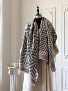 1条优雅几何提花针织围巾，保暖百搭，适合女性，尤其适合空调房、秋冬季搭配连衣裙。