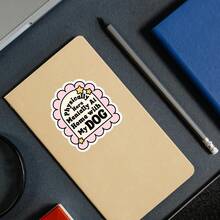 1 PIEZA Pegatina de 3 pulgadas "Físicamente aquí, mentalmente en casa con mi perro" para iPads, planificadores y tazas de café, para introvertidos, sobrevivientes de agotamiento y personas que se teletransportan emocionalmente a la ubicación de su perro, un regalo del núcleo de confort para los sobrestimulados