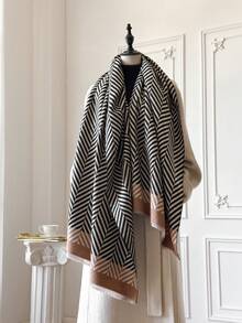 1条优雅几何提花针织围巾，保暖百搭，适合女性，尤其适合空调房、秋冬季搭配连衣裙。