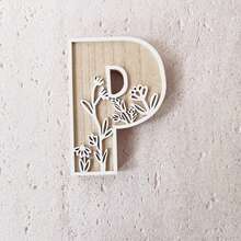 1 pieza Ornamento de letra tallada con flores inglesas de madera que se puede colgar. Decoraciones de Acción de Gracias y Navidad. Decoración única para la habitación, arte de pared, decoración de boda, estilo de campo francés. Decoración de madera con flores talladas - Perfecto para el hogar, la cocina o la decoración de la boda - Versátil, adecuado para exhibición en el escritorio