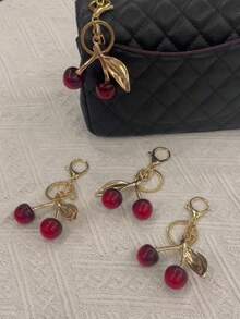1 pièce Grand pendentif en cristal de cerise, pendentif porte-clés, charm porte-clés en cerise scintillante avec clip, accessoires en résine brillante et métal, convient pour les portefeuilles et sacs à main des femmes