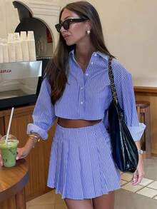 2 pezzi Set casual da donna con top corto a righe con bottoni e gonna mini plissettata, tessuto non elastico da 120g, outfit casual alla moda con top corto a righe e gonna plissettata