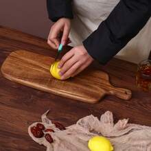 1 Stück Rosenholz Schneidebrett - Holz Küchentablett, stilvoller langer Griff, massives Holz, für Fleisch, Käse, Brot, Gemüse und Obst - Aufschnittbrett Käseplatte, perfekt zum Schneiden und Präsentieren von Lebensmitteln, unverzichtbar für die moderne Landhausküche. Muttertags-Geschenk, Hochzeitsküchenzubehör.