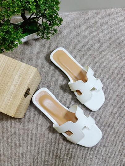 新款夏季凉鞋，平底设计，简约优雅，多功能，舒适，时尚韩版，适合沙滩、旅游、海边穿着