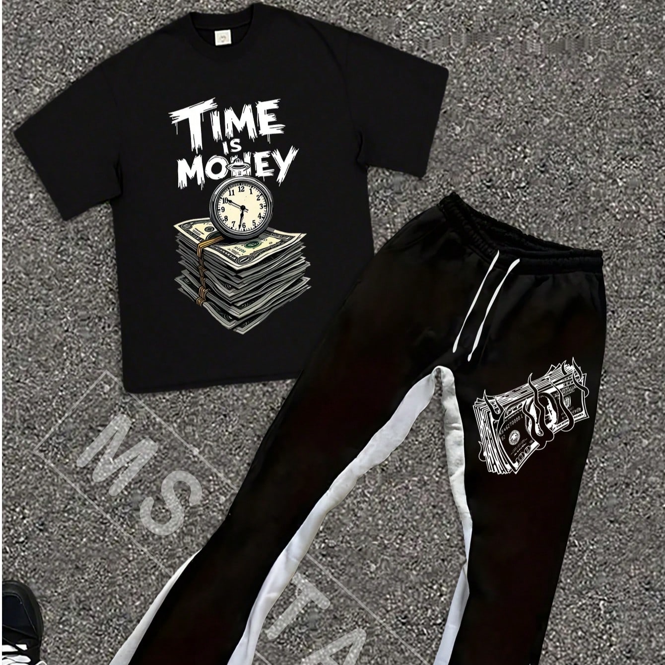“TIME IS MONEY” Clock Banknote Pattern Printed Men’s Fashion Suit, Pure Cotton T-Shirt Short Sleeves And Polyester Fabric Trousers Sweatpants, Street Style Design, Comfortable And Personalized, Suitable For Everyday Wear. “TIME IS MONEY” Clock Banknote Pattern Printed Men’s Fashion Suit, Pure Cotton T-Shirt Short Sleeves And Polyester Fabric Trousers Sweatpants, Street Style Design, Comfortable And Personalized, Suitable For Everyday Wear.