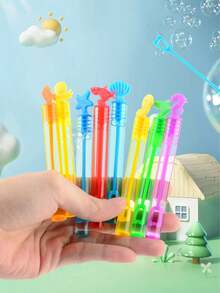 12 Stücke Mini Seifenblasen-Stäbe mit Meerestieren, in 8 Stilen und 6 Farben erhältlich. Diese Mini Seifenblasen-Partyfavors sind perfekt für Kindergeburtstage, Meeresthemen-Partys, Babyparty-Geschenke, Geburtstagsfeiern für Jungen und Mädchen, Spielpreise, Geschenktüten und Geschenktüten-Füllungen.