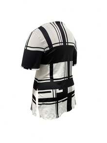 Women's Plus Size Elegant Zipper Hem T-Shirt With Geometric Print - Black & White Casual Short Sleeve Top, Machine Washable Polyester Blend, Round Neck, All-Season Comfort - 黑與白 - 查看 3