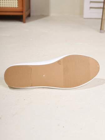 OFFWIND Eleganta vita ballerinaskor för kvinnor, ny vår-/sommarmodell, mångsidiga låga, bekväma, mjuka och lätta skor med rosettdekor, enkla att ta på, lämpliga för arbete