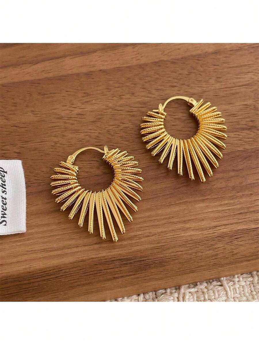A Pair Of Exaggerated Line Peach Heart Earrings, Fashionable And Simple Earrings, Suitable For Daily Wear Jewelry, Women's Jewelry Gifts - 金色 - 查看 1