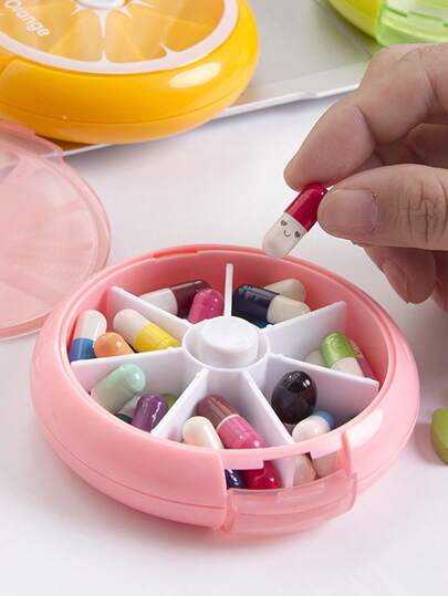 1 个 7 天便携式药盒：7 槽圆形 + 迷你紧凑型，橙色段形药丸分隔器，适合家庭和旅行携带，水果形塑料药丸盒 + 可旋转透明瓶，方便药物储存和管理