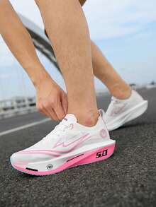 أحذية رياضية للرجال مزودة بلوح كربوني للاستخدام الخارجي، أحذية جري للسباقات والتدريب والنصف ماراثون وجري السرعة؛ أحذية رياضية للنساء، أحذية مسابقات ألعاب القوى والجري على الطرق، أحذية تنفس شبكية مقاومة للتآكل وامتصاص الصدمات ومانعة للانزلاق