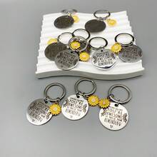 36 Peças/12 Conjuntos de Girassóis Motivacionais, "Você é Incrível!" "Você é Demais" Conjunto de Chaveiros de Presente, Aniversário, Formatura, Colheita de Outono, Ação de Graças, Natal, Presente de Feedback, Para Professores e Colegas como Agradecimento. O Conjunto Inclui 12 Chaveiros de Aço Inoxidável, 12 Cartões de Agradecimento com Folha Verde e 12 Sacos de Organza Branca Ideias de Presente Acessórios de Bolsa Cordões com Suporte de ID Acessórios de Carro Encantos de Bolsa