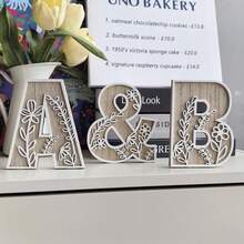 1 pieza Ornamento de letra tallada con flores inglesas de madera que se puede colgar. Decoraciones de Acción de Gracias y Navidad. Decoración única para la habitación, arte de pared, decoración de boda, estilo de campo francés. Decoración de madera con flores talladas - Perfecto para el hogar, la cocina o la decoración de la boda - Versátil, adecuado para exhibición en el escritorio