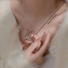 5-Piece Moonlight White Necklace Set: Alloy And Synthetic Materials, Shell-Shaped Glitter Butterfly Pendant, Suitable For Daily Wear And Gift Giving, Versatile For Various Occasions