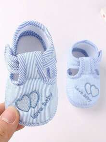 1 par de zapatos para caminar para bebés con diseño de corazón, suelas blandas, zapatos para primeros pasos para niños y niñas de 0 a 12 meses