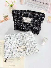 1 PC Black And White Contrast Small Fresh And Cute Travel All-Match Make Up Bag, Fashionable And Casual Large Capacity Portable Zipper Makeup Bags, Travel And Vacation Essentials Cosmetic Bags For Sanitary Napkins, Pouch Pads, Wired Earphones, Earpods, Headphones, Charger, Lipsticks, Cosmetics, Perfume, Skin Care And Beauty Products, Home Decor, School Girls, Keys, Holiday Gifts, Makeup Bag, Bag, Make Up Pouch, Travel Essentials, Makeup Bag, Cosmetic Bag, Large Capacity, Large Makeup Bag,Christmas Gifts,Pouch,Travel,Gifts For Women Travel Essential,Pouch,Clutch / Small Handbag, Makeup Organizer,Makeup Organize,Pouch,Brush Holder,Mini Pouch,Large Capacity Pouch