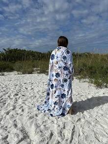 Manta de tiro de vida marina costera: Suave y esponjosa de felpa de terciopelo con tonos calmantes de azules y beige sobre blanco, accesorio para sofá, sofá, silla, cama o dormitorio (Conchas costeras)