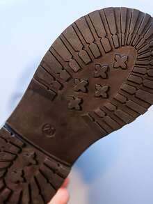 1 Pair New Glossy Mid-Calf Boots. Classic Glossy Black With A Fashionable Shine, Made Of Durable PU Material. Side Zipper For Easy On/Off, Soft Lining And Thickened Sole Design For Stability And Anti-Slip. Versatile For Daily Outings, School Activities For Children Aged 5-18, Autumn/Winter 2025 New Arrival