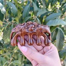 NEFOUME Natürlicher Sandelholz Massagekamm | Antistatisch | Kammzähne Massage + Gua Sha Schaben | Simulierte Doppelfinger-Augenmassage | Ergonomischer rutschfester Griff | Geeignet für Kopf, Nacken, Schulter, Beine und mehr Bereiche, Haare, Haarpflege, Schule, Rückkehr zur Schule, Reisen, Reiseaccessoires, Haushaltsartikel, Spa, Massagetool, Massage, Massagegerät, Spa - Braun - Übersicht 15