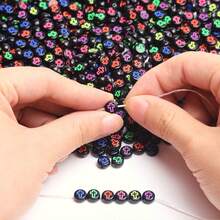 200/600Pcs 6mm Square/7mm Flat Round Acrylic Beads Cross Pattern Beads Loose Spacer Beads For Jewelry Making DIY Bracelets Accessories - Nền đen với các ký tự màu/hình dẹt - Xem 2