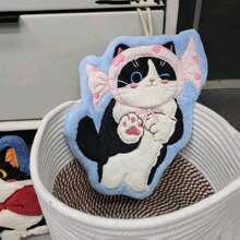 Toalha de lã coral em formato de gato, 1/4 peça, toalha de mão, design de gato irresistivelmente feliz, toque macio superabsorvente, design vertical que economiza espaço, adequada para decoração de banheiro e cozinha, cores vibrantes e padrões divertidos, pode ser usada como pano de prato, toalha demaquilante ou companheira de exercícios, macia e suave para a pele, também ótima para decoração de casa ou presentes para familiares e amigos, presente de volta às aulas, presente de Halloween/Natal