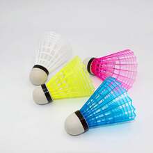 Plumas de colores de espuma a granel de colores aleatorios para bádminton de entrenamiento en interiores, duraderas y estables.