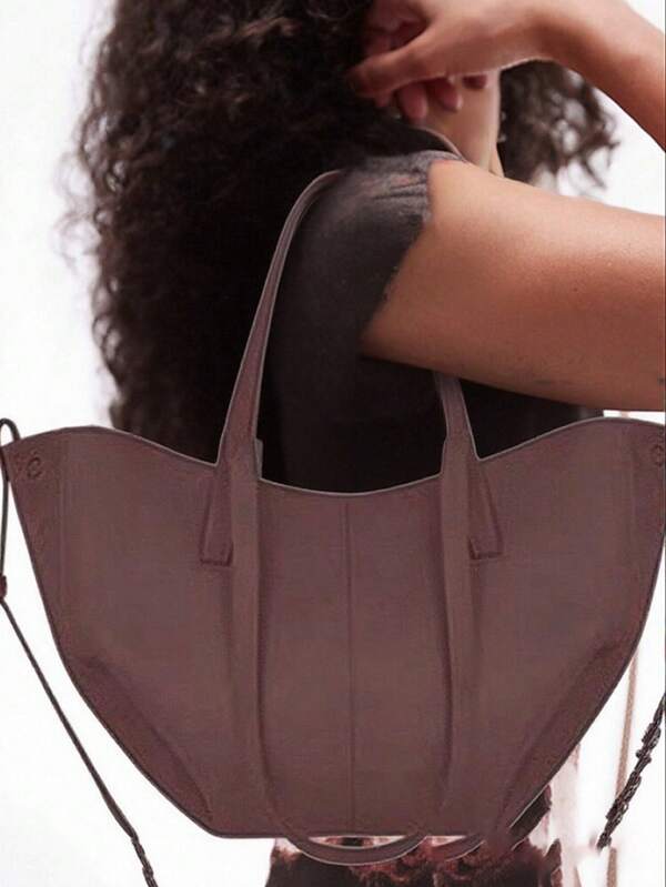 Sac bandoulière vintage luxueux et léger en cuir de vachette véritable. Sac fourre-tout en cuir de vachette double épaisseur, disponible en plusieurs tailles et couleurs. Images des modèles à titre indicatif uniquement. Sacs bandoulière, sacs à main, sacs à bandoulière et sacs de plage pour femme.
