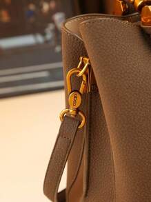 秋冬优雅女士手提包，成熟淑女托特包，棕色单肩包，通勤包，可斜挎，带铭牌吊饰 - 咖啡 - 查看 8