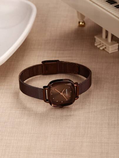1pc Vintage Elegante Square Watch, Wear view 3